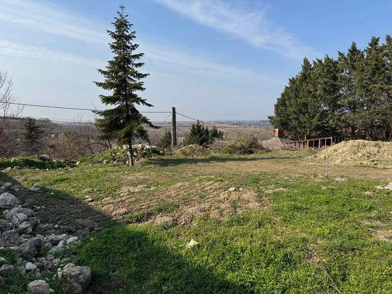 Eladó építési telek, Telki