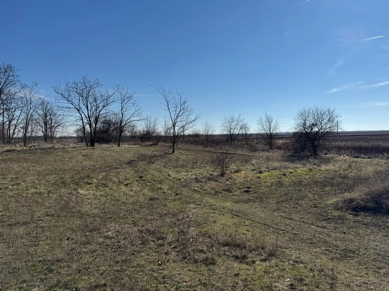 Eladó építési telek, Baracska