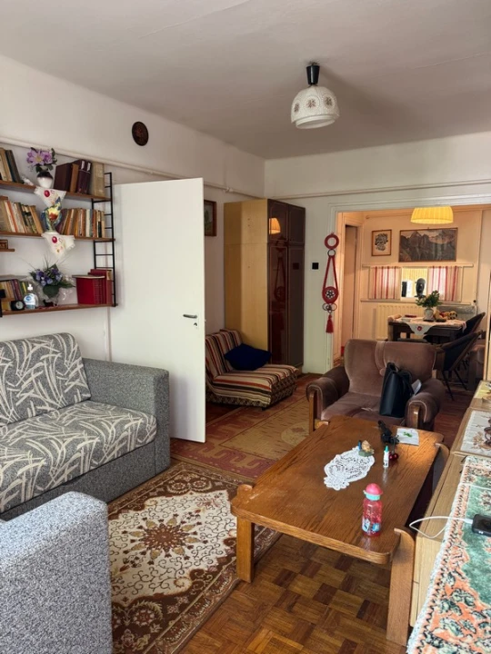 Eladó panellakás, Dorog