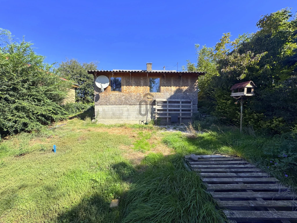 Eladó üdülő, nyaraló, Vác, Buki, Tavirózsa utca