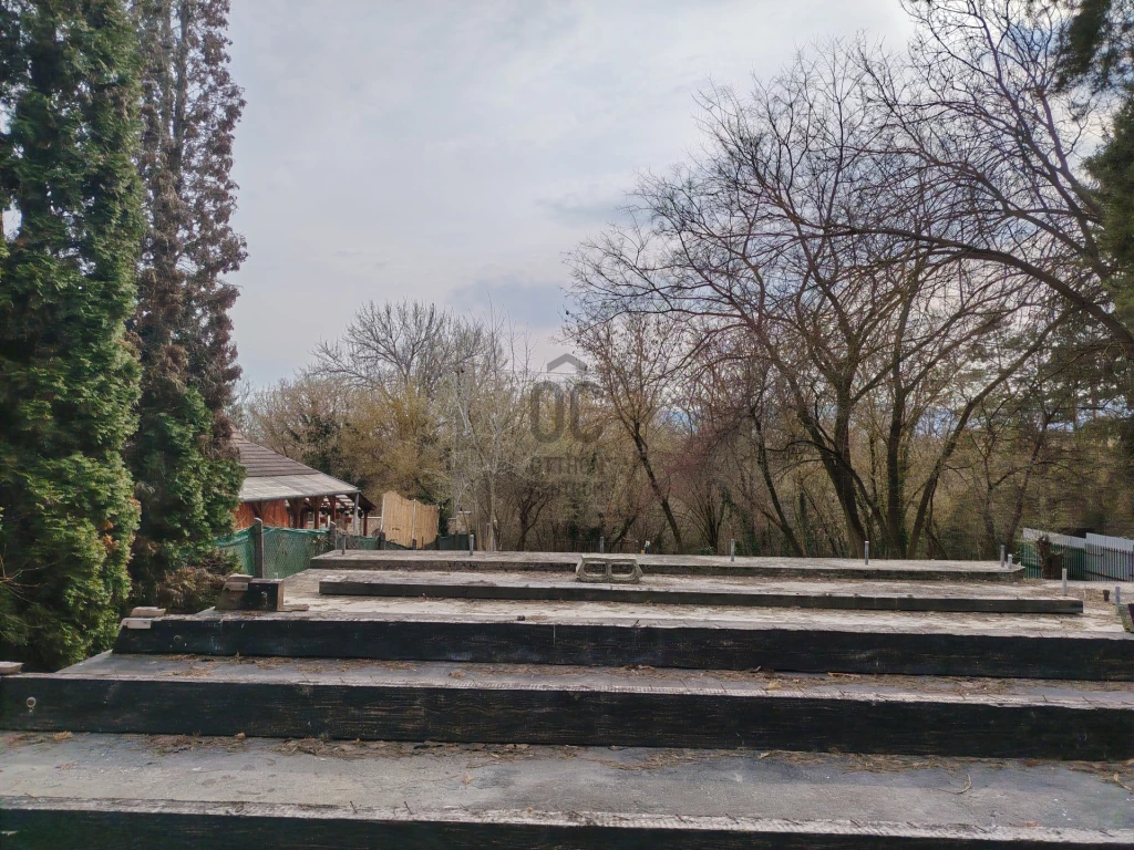 Eladó külterületi telek, Vác, Kisvác