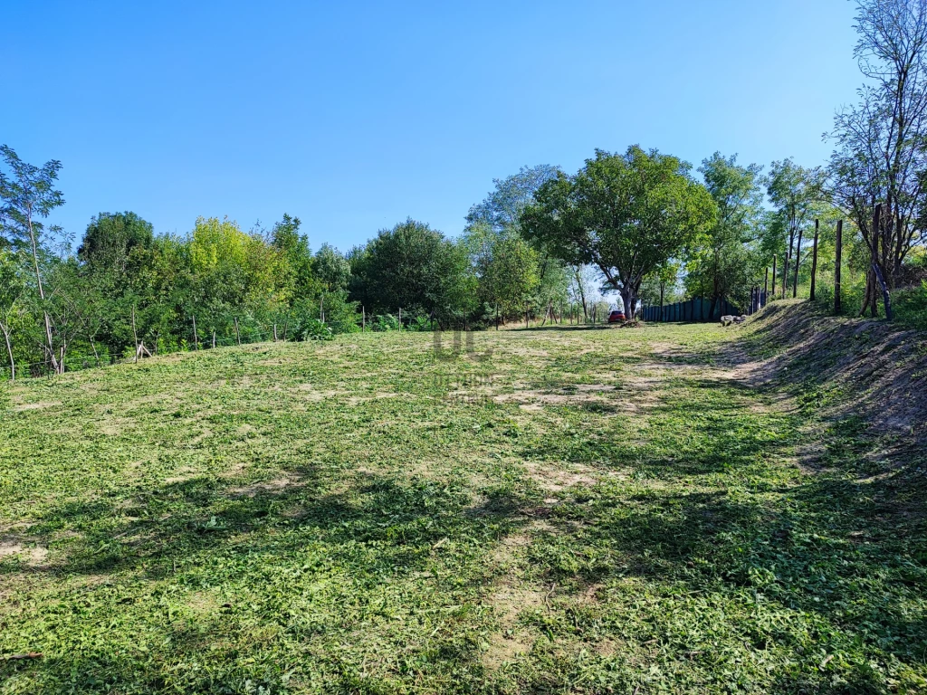 Eladó külterületi telek, Vácduka, Vácduka