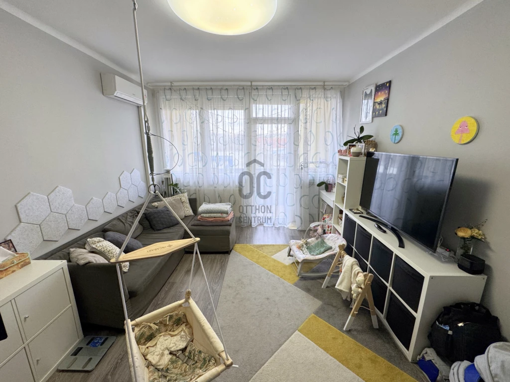 Eladó panellakás, Gödöllő, Belváros, Szent István tér