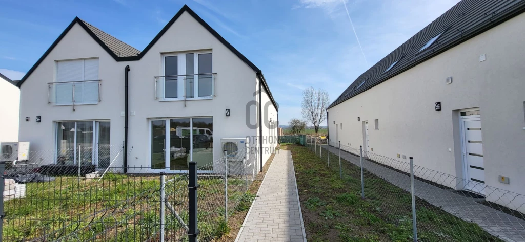 For sale semi-detached house, Vác, Alsóváros