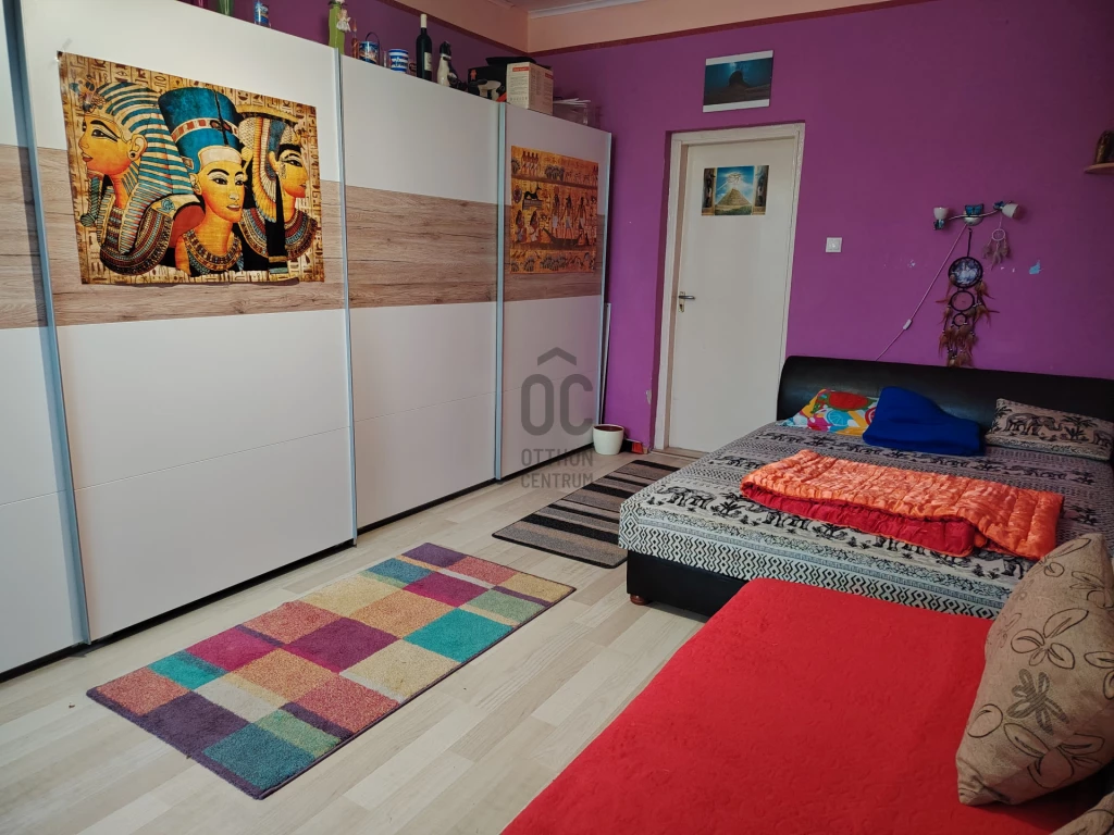 For sale brick flat, Vác, Burgundia