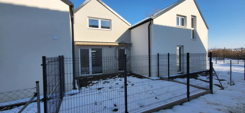 For sale terraced house, Vác, Alsóváros