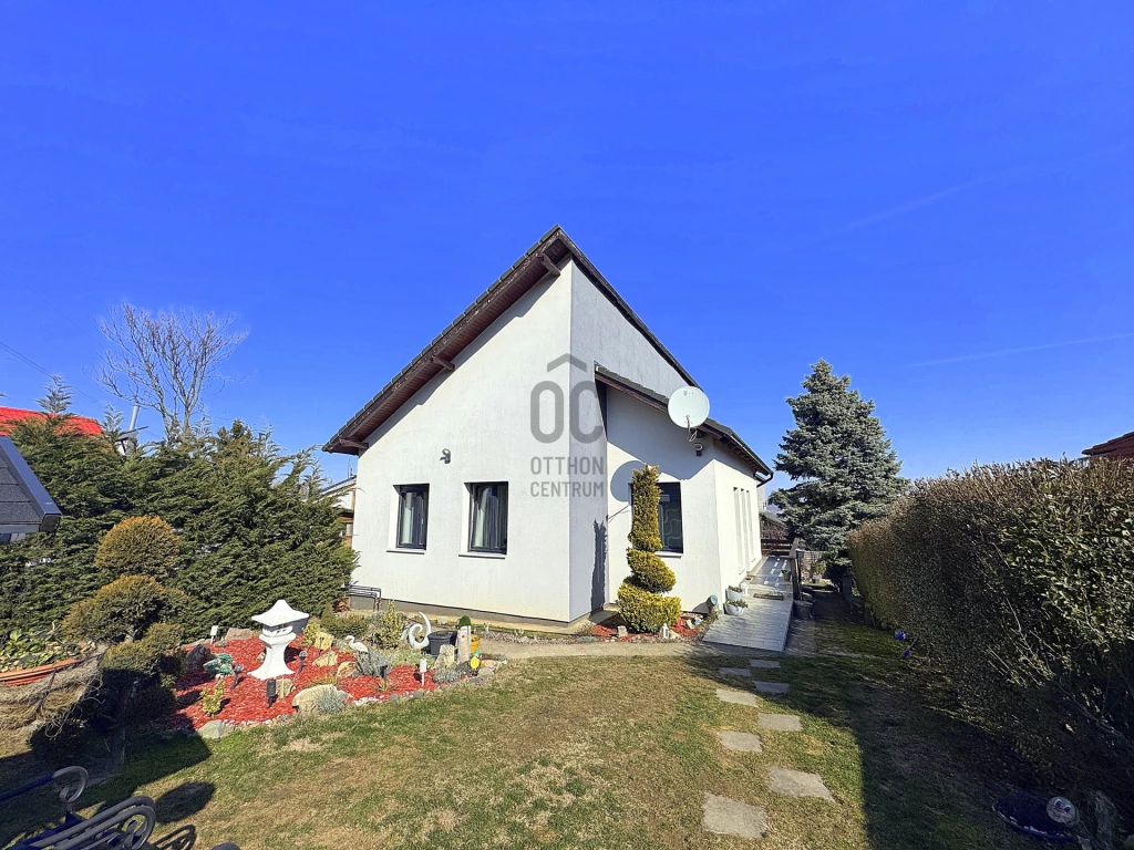 c3-1-name c2-1-name, Mogyoród, Tölgyes-Bolonka, Közép utca