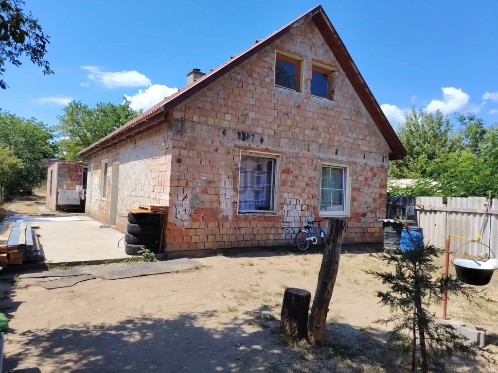 Eladó családi ház, Vác, Csatamező