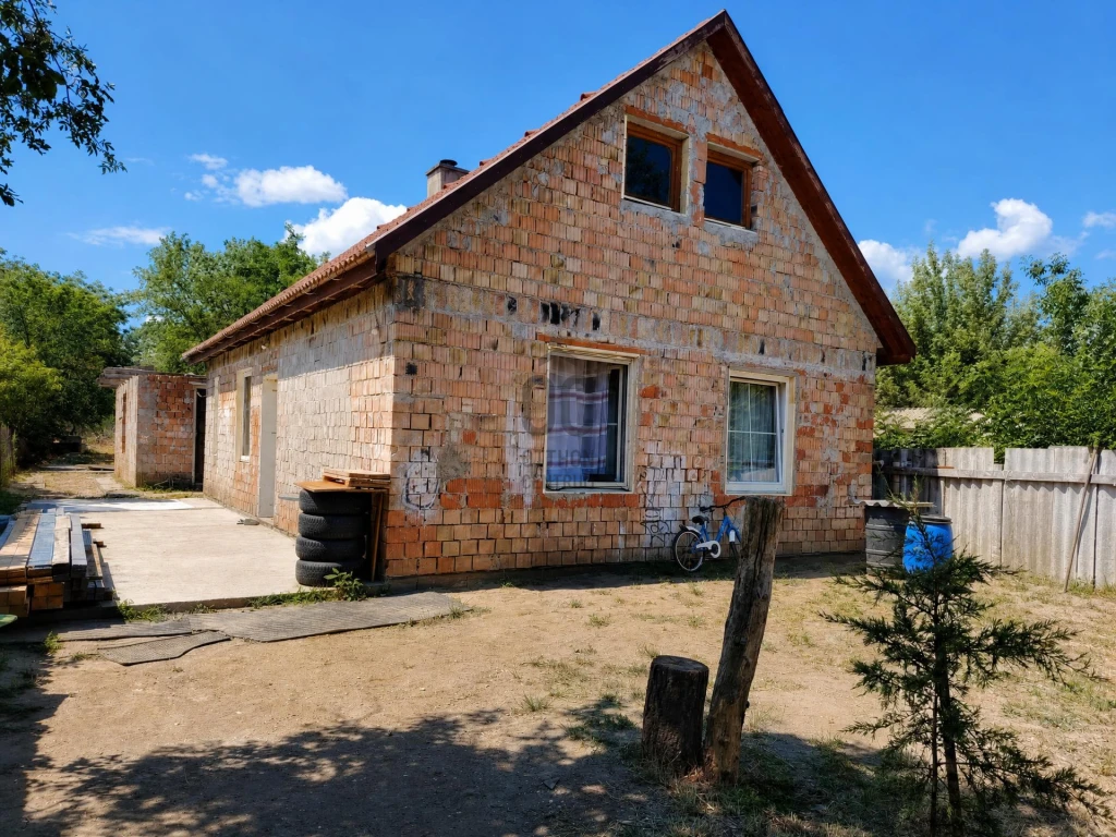 Eladó családi ház, Vác, Csatamező