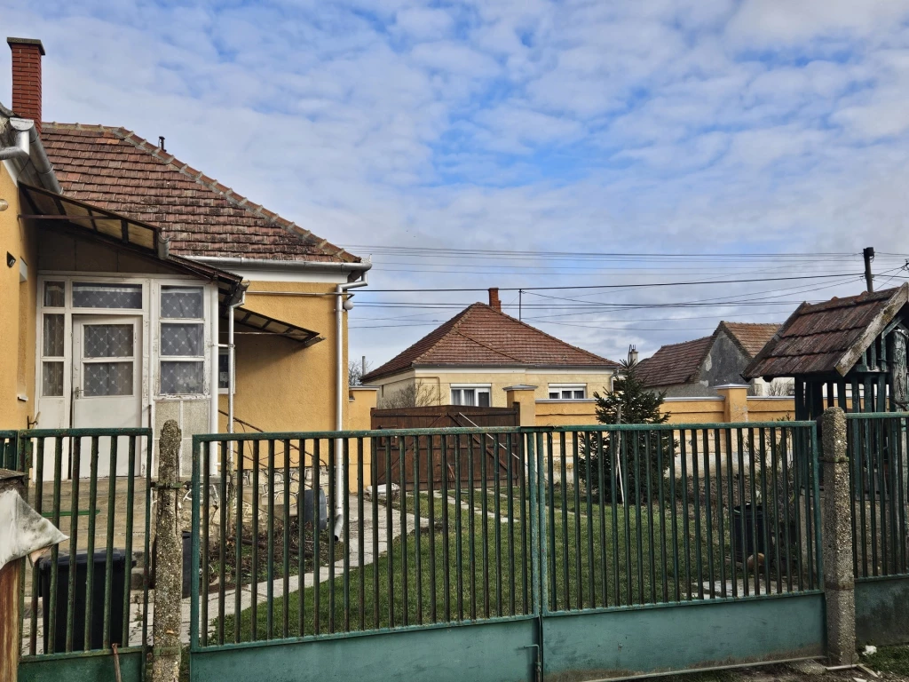 Eladó Ház, Mezőlak 34.500.000 Ft