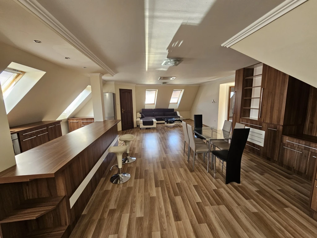 c3-1-name c2-19-name, Pápa