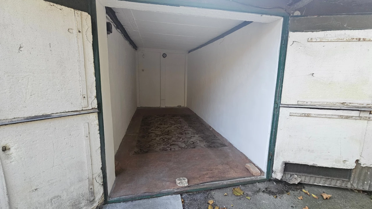 Eladó egyedi garázs, Szeged, Vasas Szent Péter utca