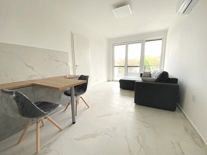 c3-2-name c2-19-name, Szeged, Móra utca