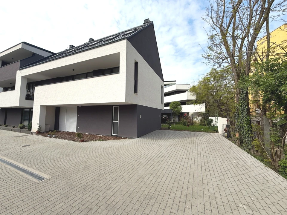 c3-2-name c2-19-name, Szeged, Kis-Tisza utca