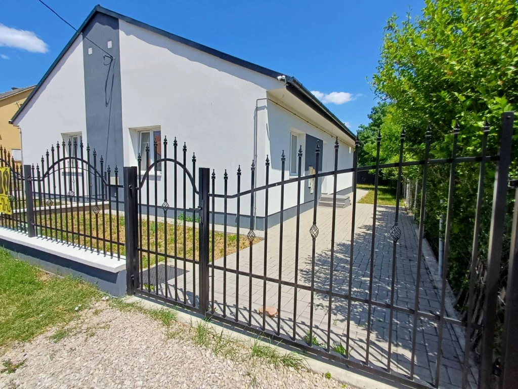 c3-1-name c2-2-name, Gárdony