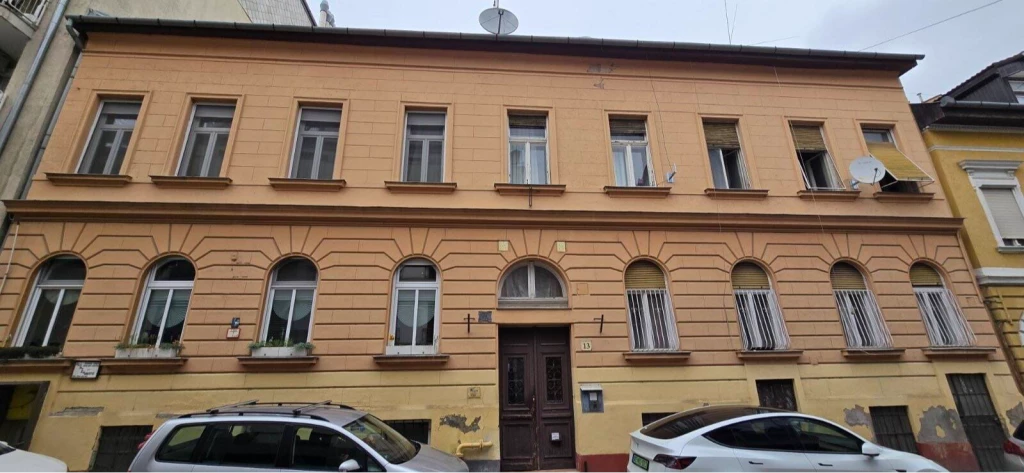 Eladó egy 1. emeleti, 73 nm-es, teljes körű felújítást igénylő lakás a XII. kerületben!