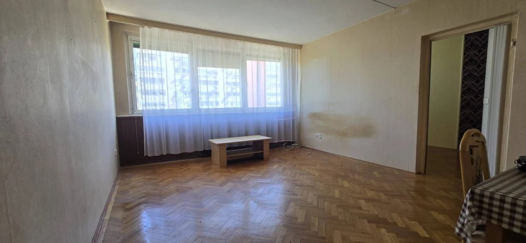 XIV. kerület, FÜREDI UTCAI LAKÓTELEPEN, KÖZEPES ÁLLAPOTÚ 1+1fél szobás, 46m2 LAKÁS!