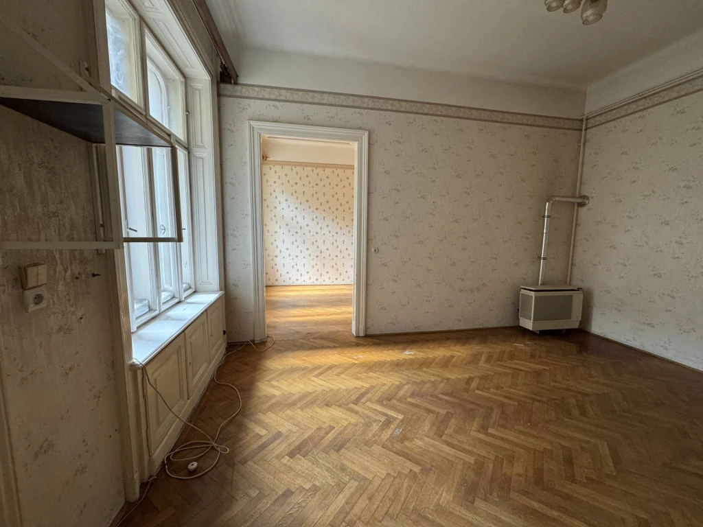 IX. kerület, KÖZÉPSŐ- FERENCVÁROS területén, FELÚJÍTANDÓ ÁLLAPOTÚ 3 szobás, 2 fürdőszobás, 84m2 LAKÁS!