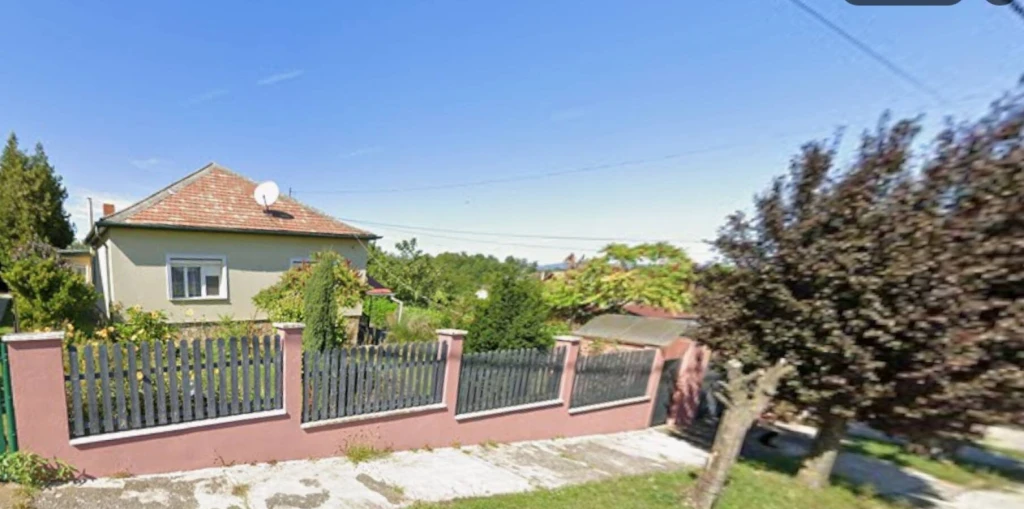 Pusztazámoron, Budapesttől mindössze 25 km-re kínálok megvételre egy 124 m²-es, kiváló állapotú panorámás családi házat, 1080 m²-es, gondozott, körbejárható teleken.