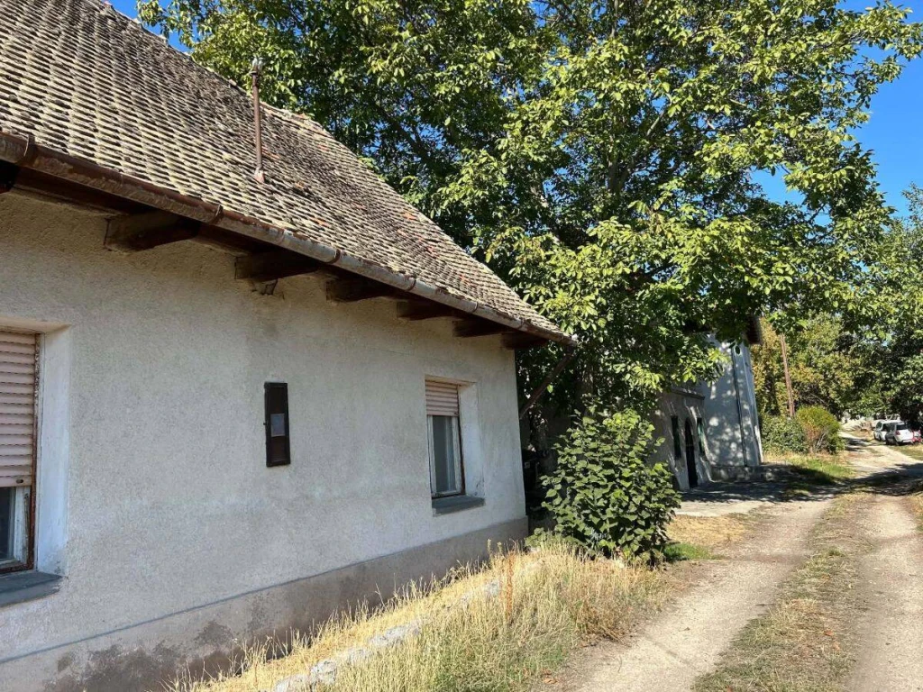 ELADÓ INGATLAN ETYEKEN – HÉTVÉGI HÁZNAK VAGY SAJÁT OTTHON KIALAKÍTÁSÁRA!