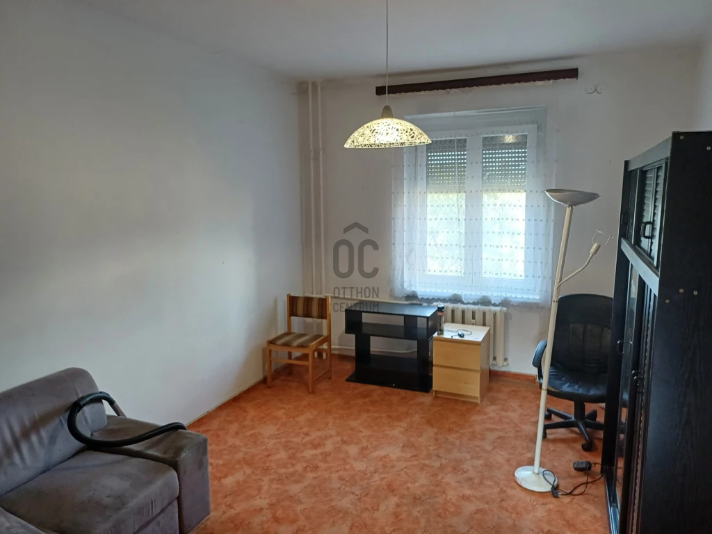 Eladó téglalakás, Dunaújváros, Technikum városrész