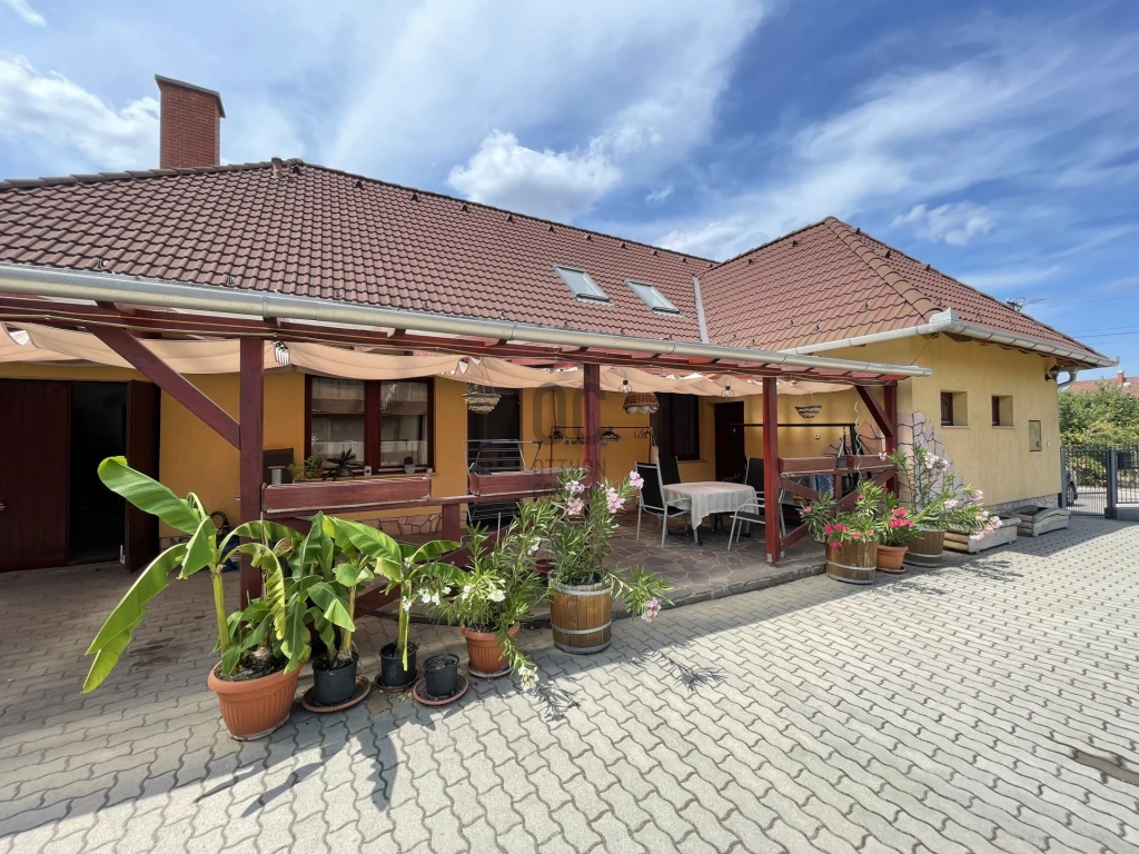 Eladó családi ház, Dunaújváros, Újtelep