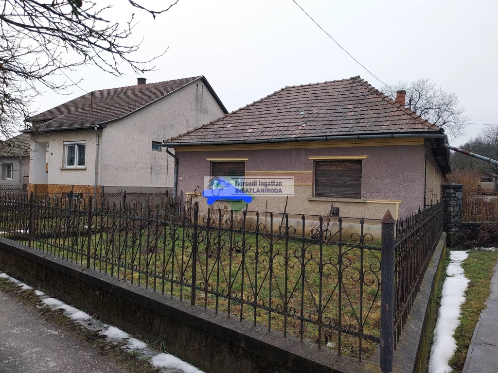 Eladó Ház, Hangács 8.900.000 Ft