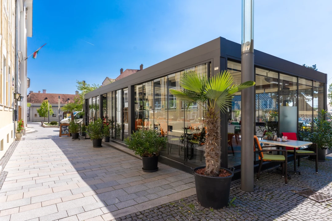 Eladó vendéglő, étterem, Keszthely, Fő tér