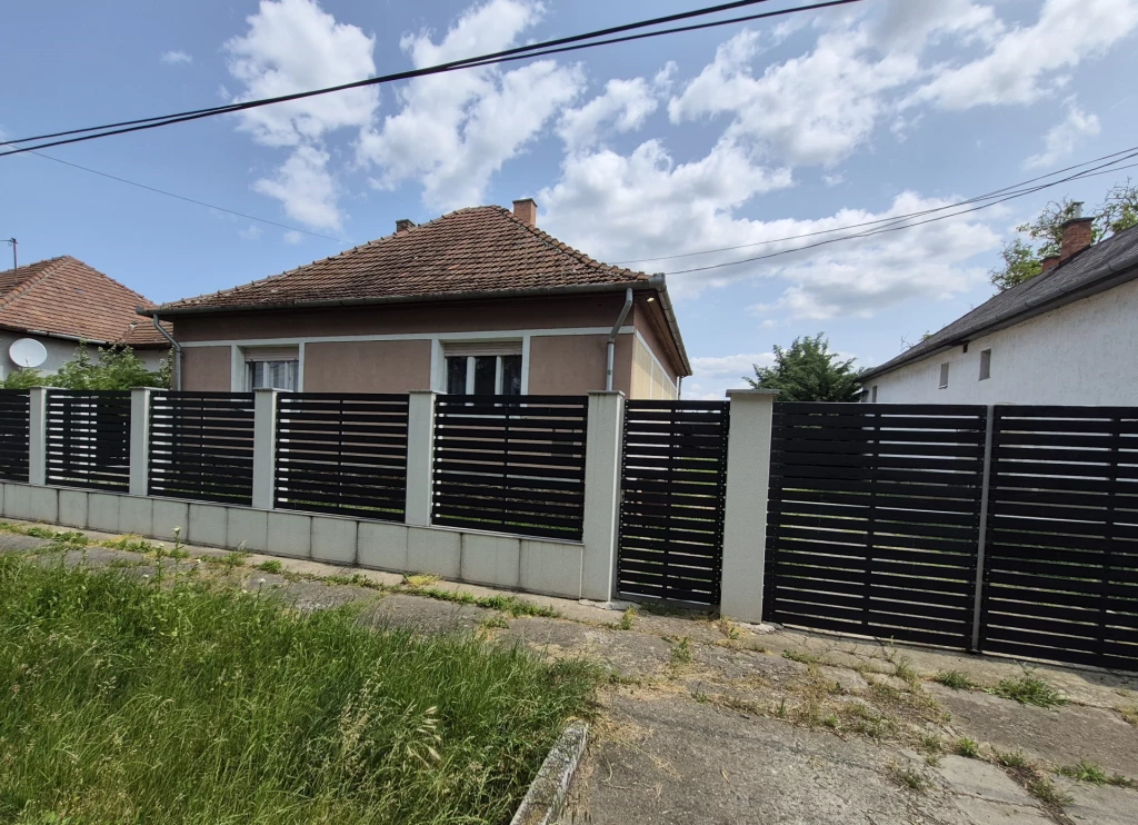 Eladó családi ház, Lőrinci