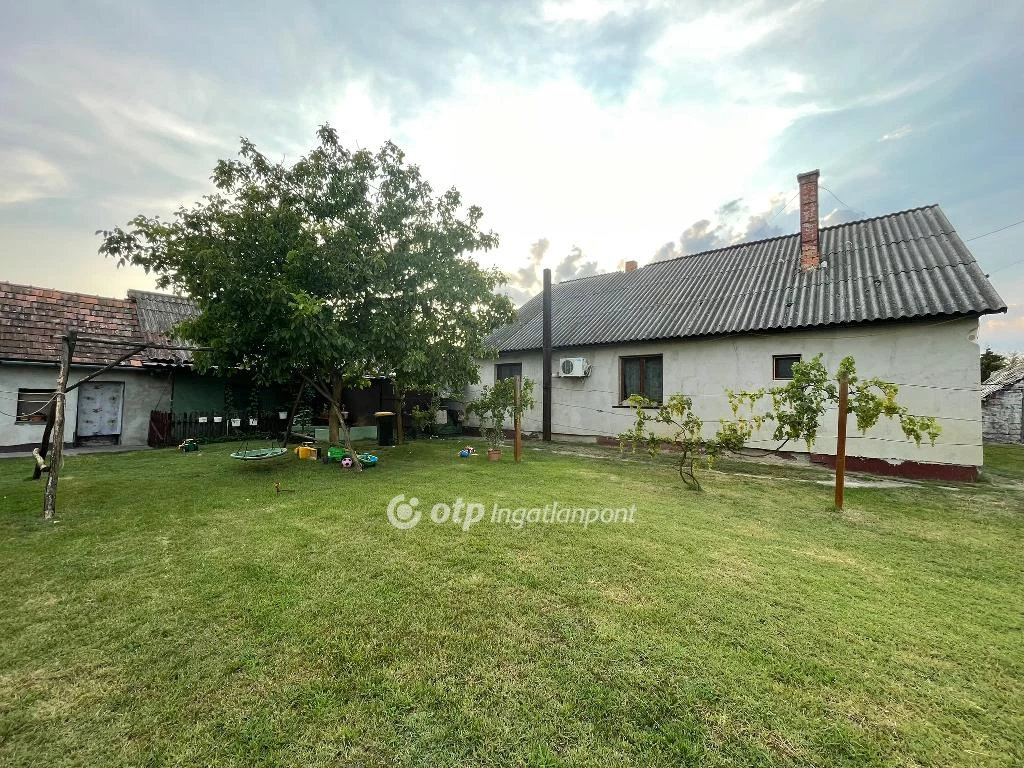 For sale house, Szank, Utca