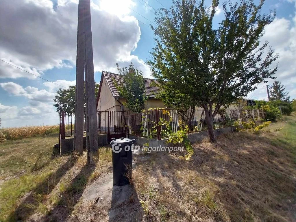 For sale house, Újtelek, Város szélén