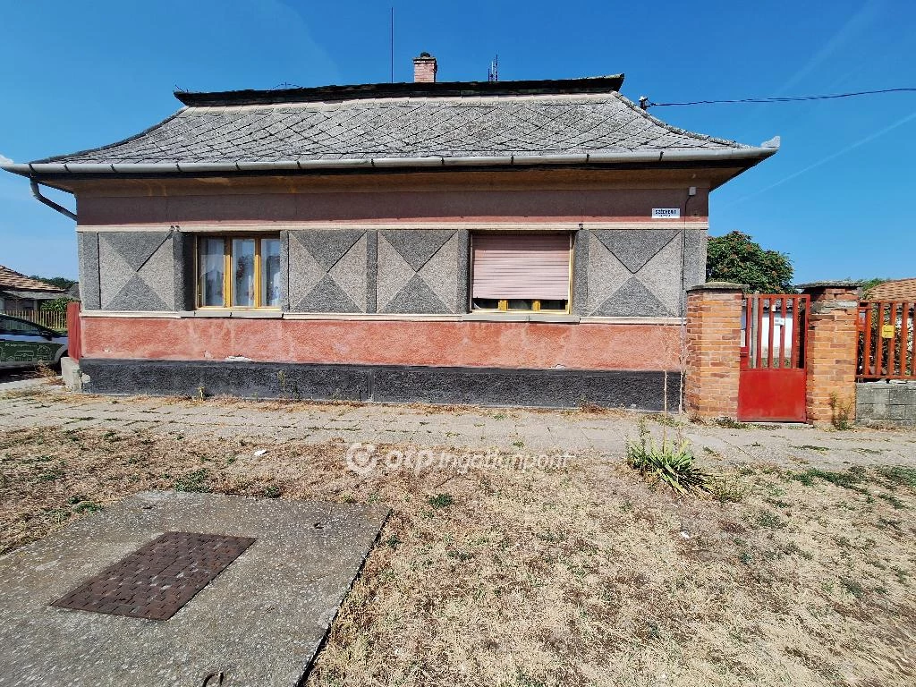 For sale house, Páhi, Dohánybolt mellett