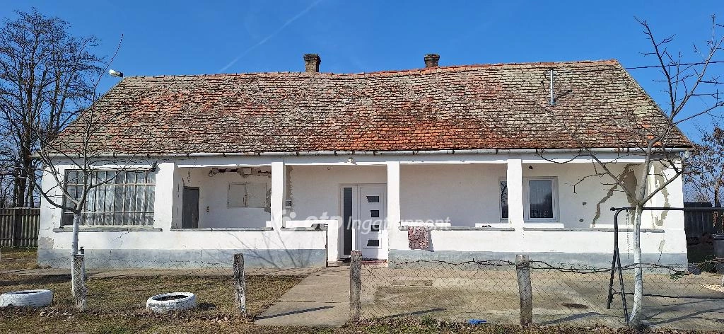 Eladó családi ház, Kiskőrös, Boranal kft. közelében