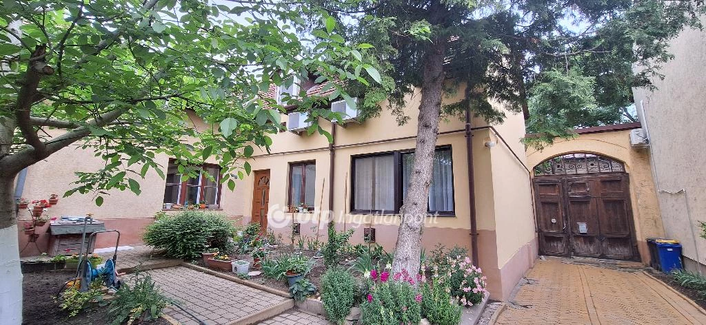 Eladó családi ház, Kecskemét, Belváros