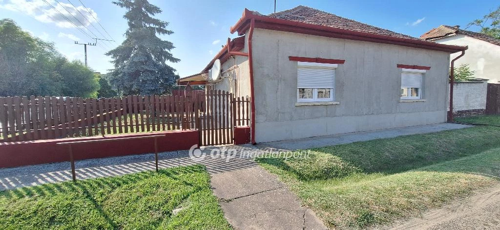 For sale house, Csengőd, Falu széle