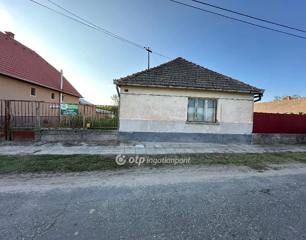 Eladó családi ház, Homokmégy, Iskola