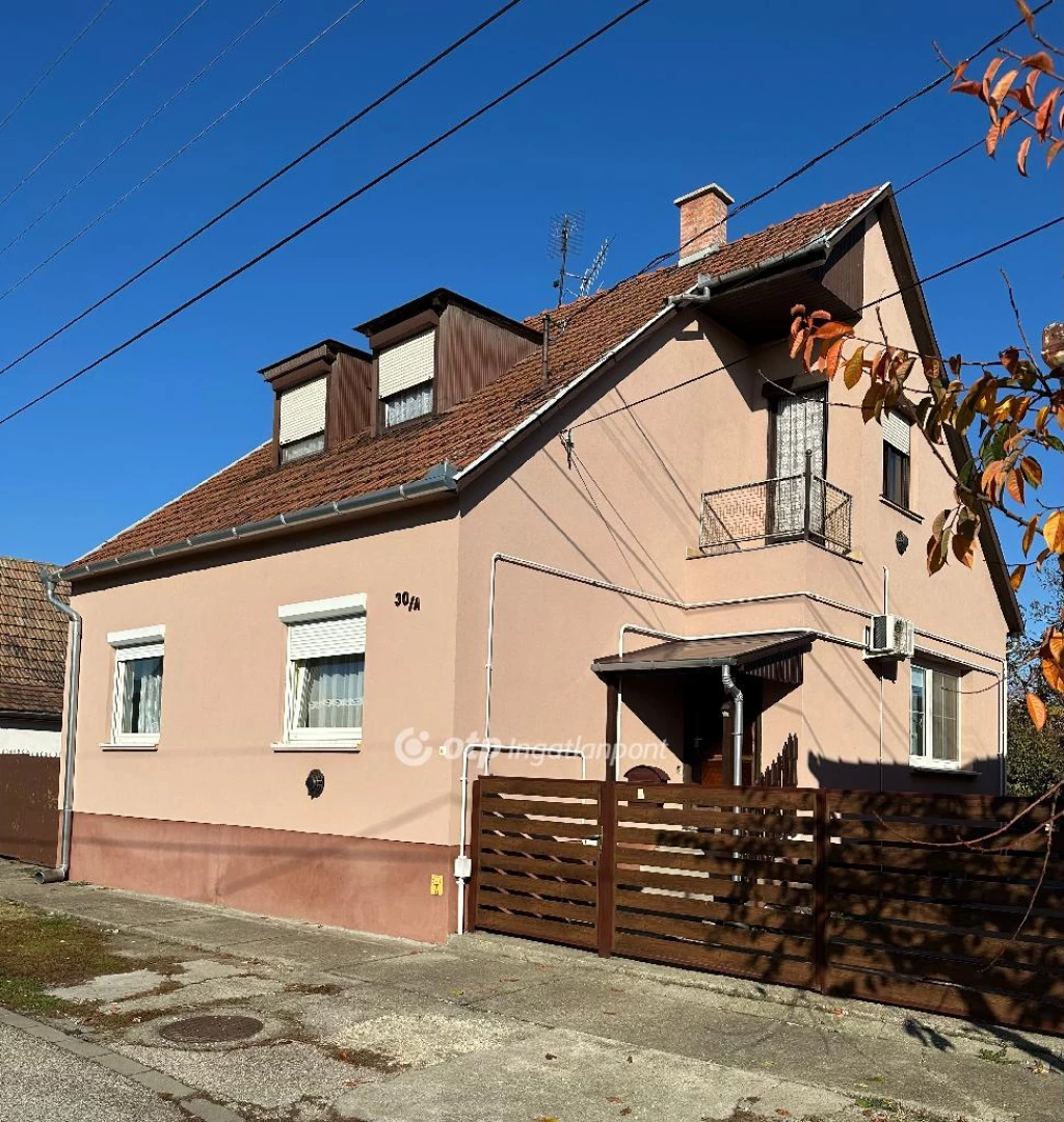 For sale house, Kalocsa, 51-es főút, általános iskola