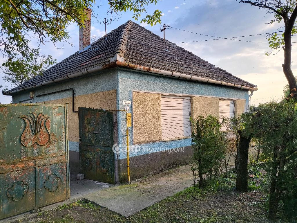 Eladó családi ház, Géderlak, Központ, óvoda, iskola