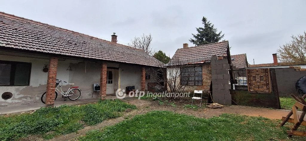 Eladó családi ház, Solt, Város széle