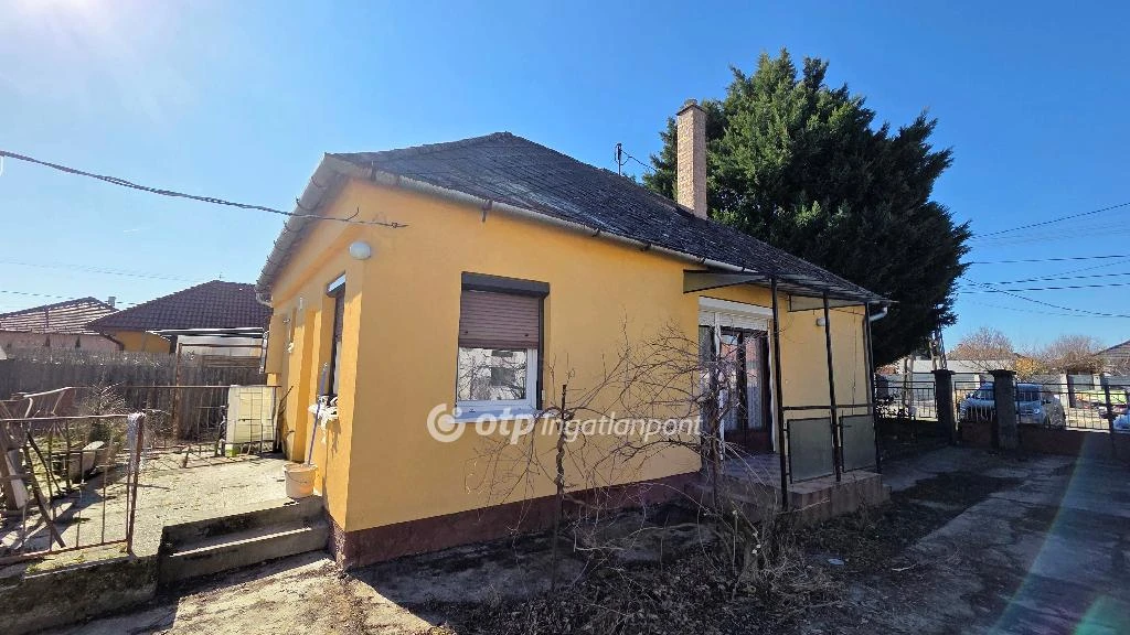 Eladó családi ház, Kalocsa, Csatorna környékén