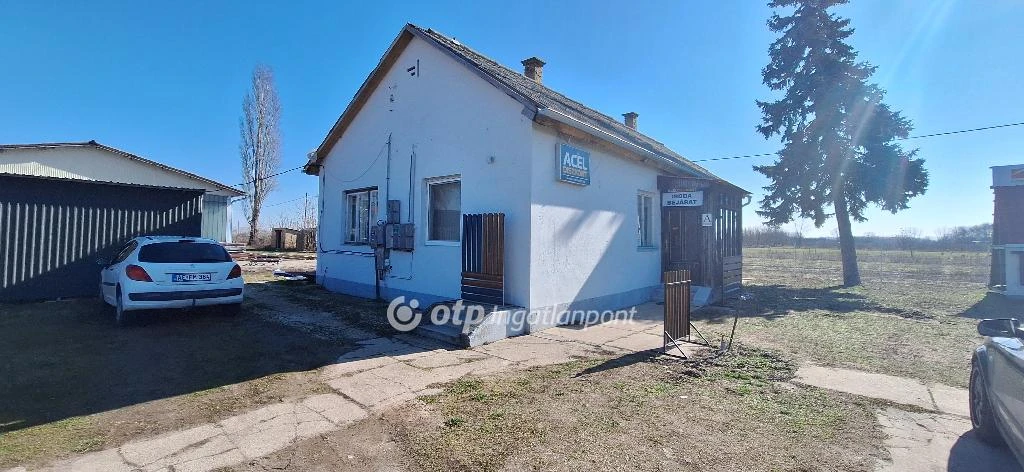 Eladó telephely, Kecel, Vasút után