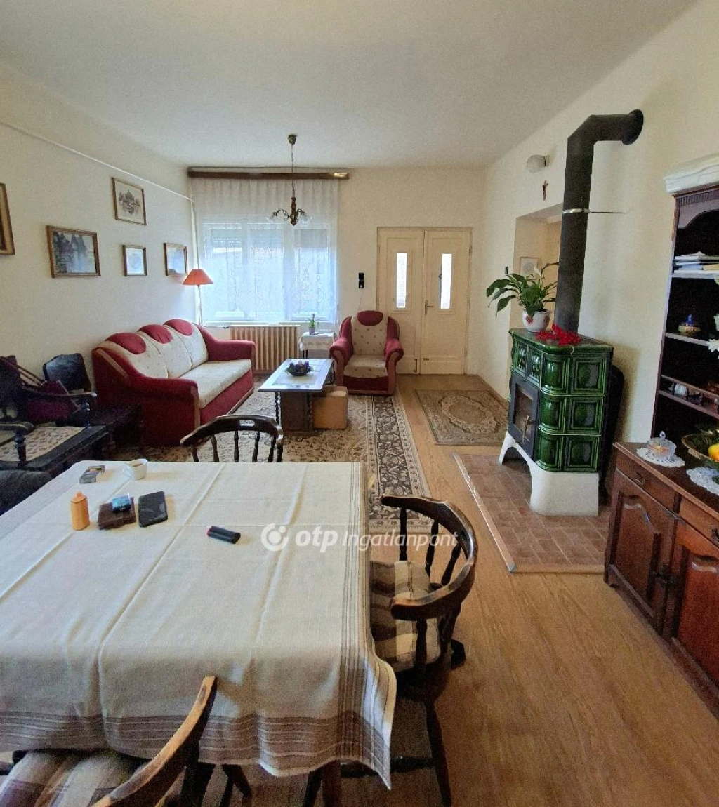 Eladó családi ház, Szabadszállás, Vasútállomás környéke 297