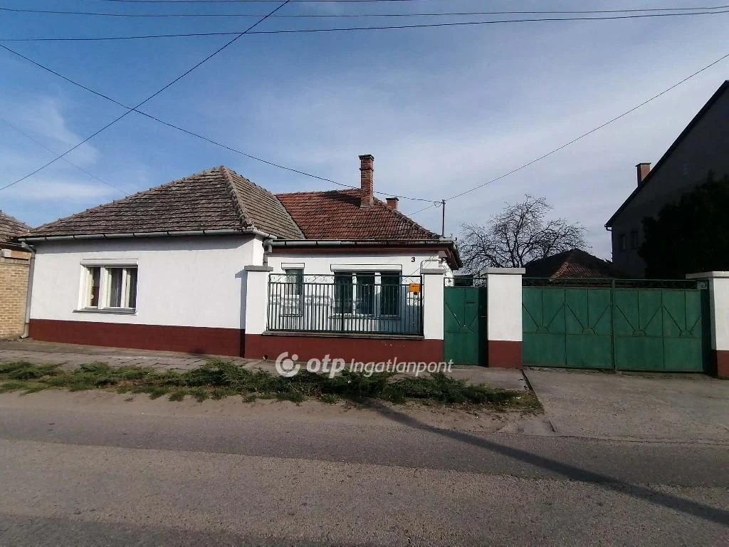 c3-1-name c2-1-name, Kecel, Liget környéke