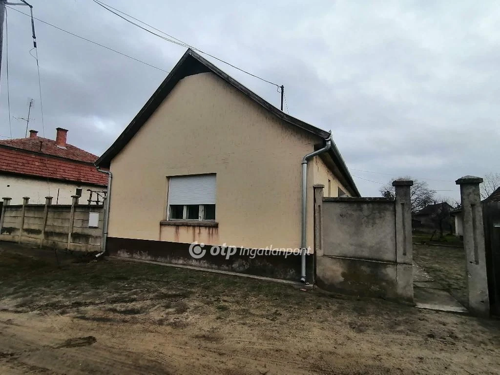 Eladó családi ház, Kiskőrös, Fress market környékén