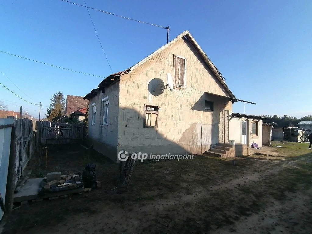 c3-1-name c2-1-name, Kecel, Kacsa kút