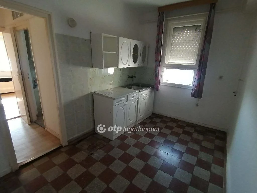 Eladó téglalakás, Kiskőrös, Központ