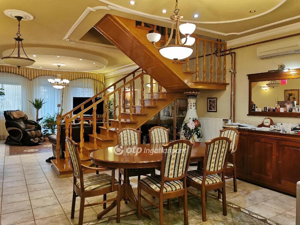 Eladó téglalakás, Kiskőrös, Központ