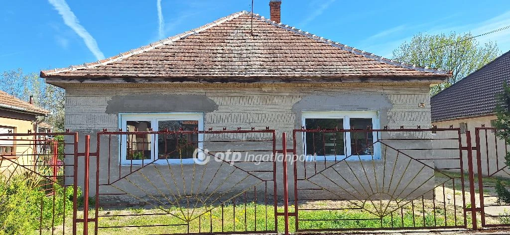 c3-1-name c2-1-name, Kaskantyú, Központhoz  közel