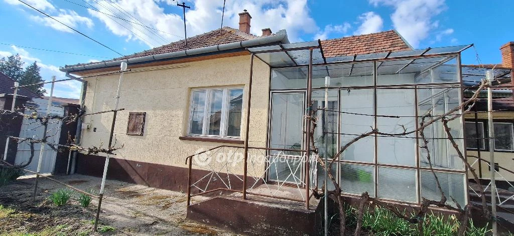 Eladó családi ház, Kiskőrös, Központban