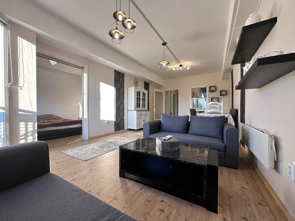 Eladó téglalakás, Mezőhegyes